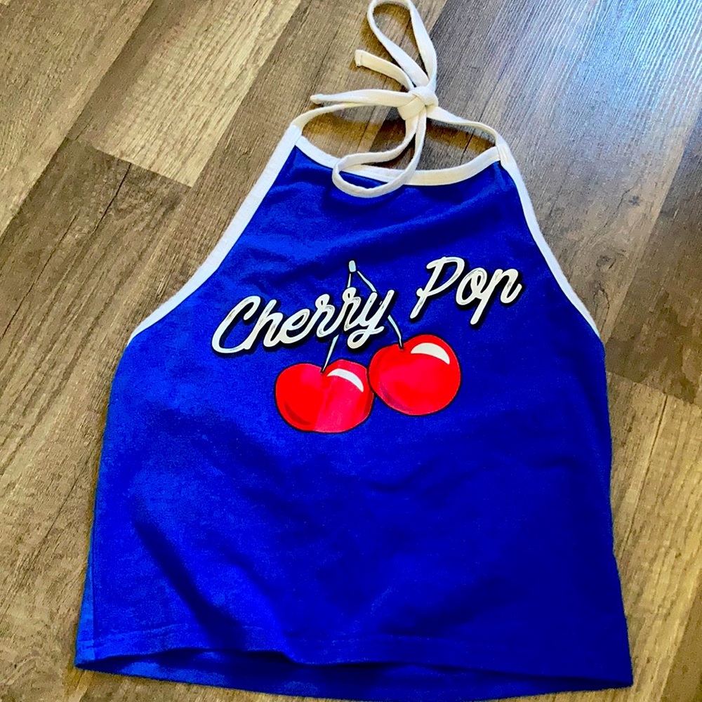 cute cropped tie back shirt, size large!